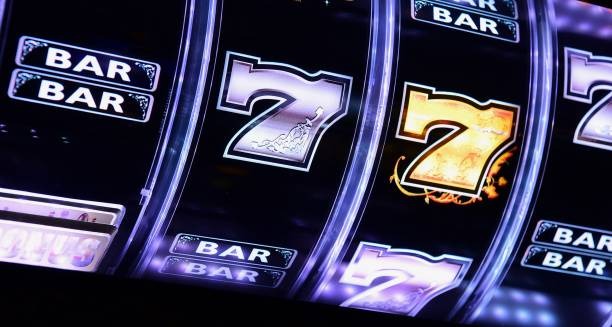 Captain's Bounty live-dealer wheel on 03 2d showing spinning segments and multipliers